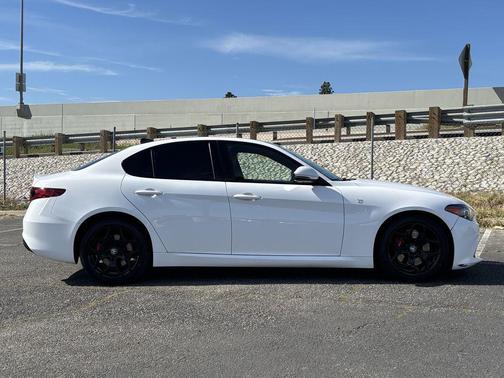 2022 Alfa Romeo Giulia Ti