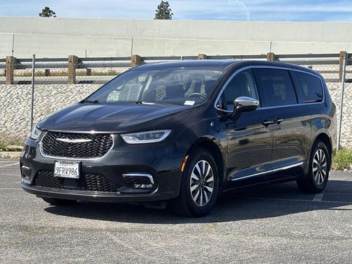 2023 Chrysler Pacifica Hybrid Limited