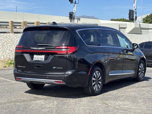 2023 Chrysler Pacifica Hybrid Limited