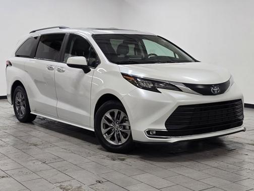2024 Toyota Sienna XLE