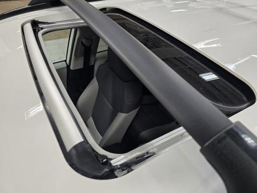 Ice Cap 2025 Toyota RAV4 XLE