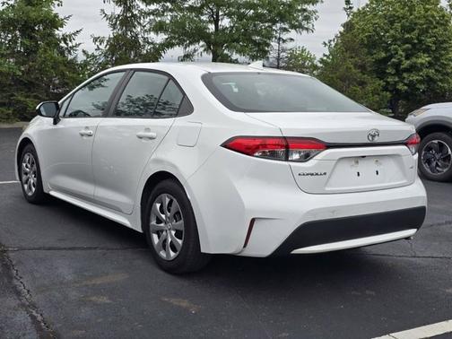 Super White 2021 Toyota Corolla LE