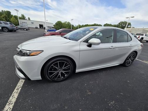 Ice Edge 2023 Toyota Camry SE