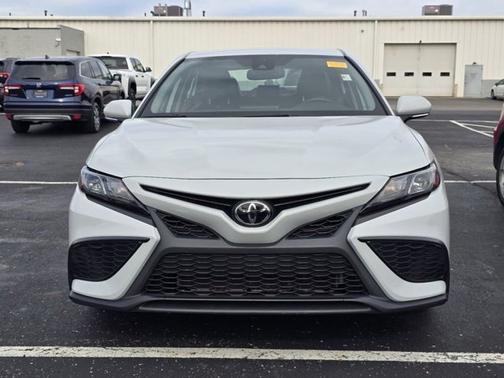 Ice Edge 2023 Toyota Camry SE