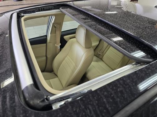 Midnight Black Metallic 2016 Toyota Camry XLE