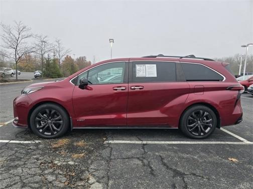 2021 Toyota Sienna XSE 7 Passenger