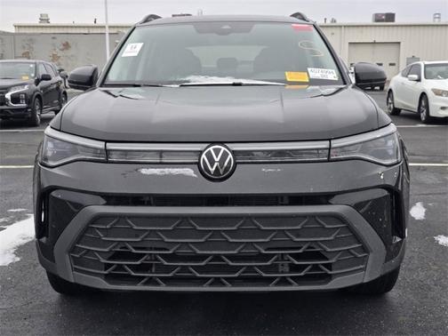 2025 Volkswagen Taos SE Black