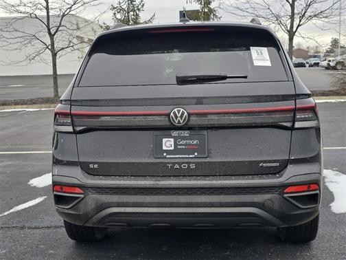 2025 Volkswagen Taos SE Black
