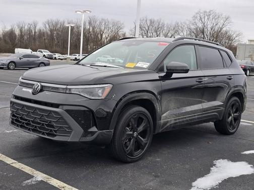 2025 Volkswagen Taos SE Black
