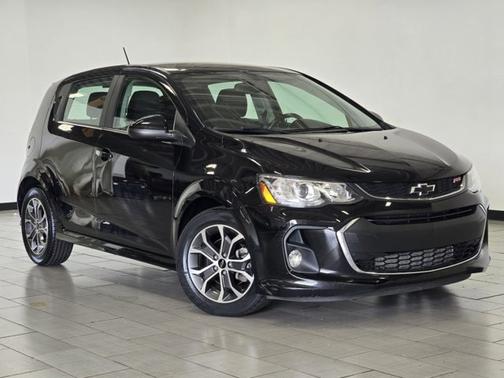 Mosaic Black Metallic 2020 Chevrolet Sonic FWD Hatchback LT 5-Door