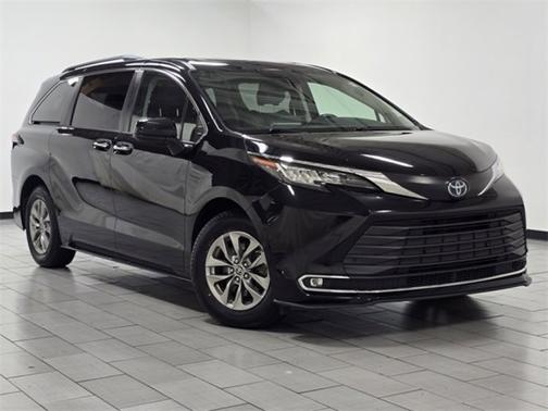 2022 Toyota Sienna XLE
