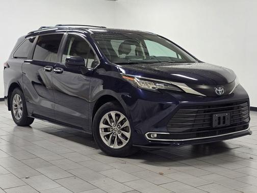 2022 Toyota Sienna XLE