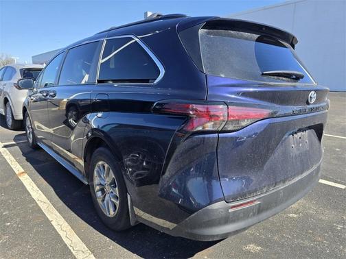 2022 Toyota Sienna XLE