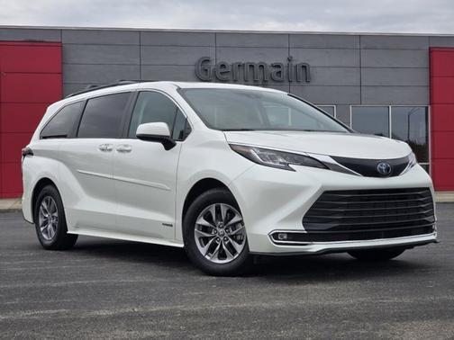 Blizzard Pearl 2021 Toyota Sienna XLE 7 Passenger