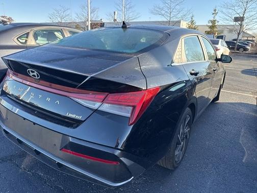 2024 Hyundai ELANTRA Limited