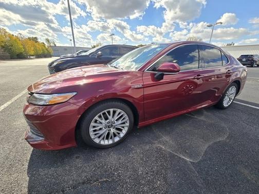 2020 Toyota Camry Hybrid XLE