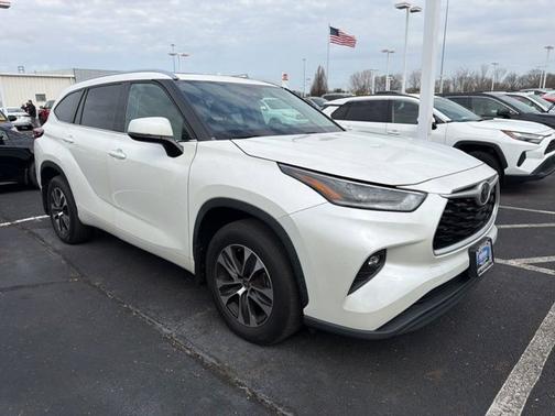 Blizzard Pearl 2021 Toyota Highlander XLE