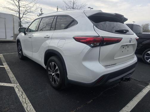 Blizzard Pearl 2021 Toyota Highlander XLE