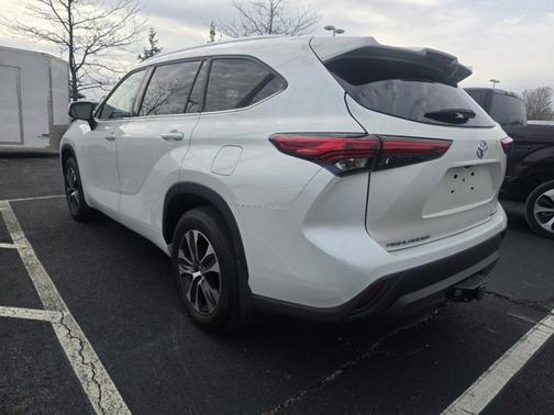 Blizzard Pearl 2021 Toyota Highlander XLE