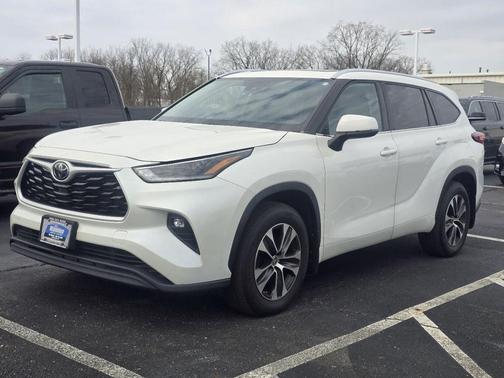 Blizzard Pearl 2021 Toyota Highlander XLE