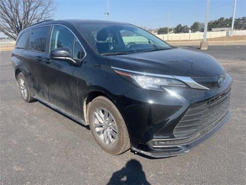 2022 Toyota Sienna LE