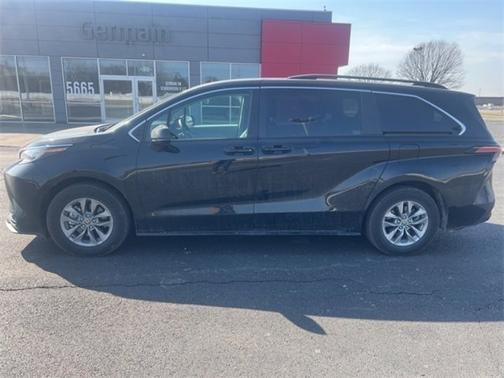 2022 Toyota Sienna LE