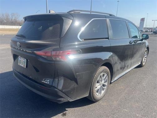2022 Toyota Sienna LE