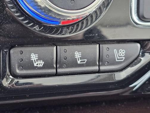 White Frost Tricoat 2023 GMC Yukon Denali