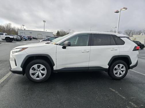 2024 Toyota RAV4 LE