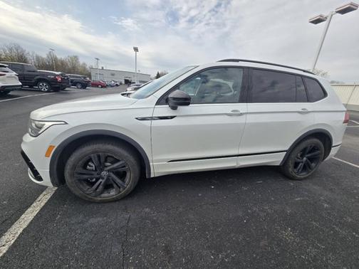2023 Volkswagen Tiguan 2.0T SE R-Line Black 4MOTION