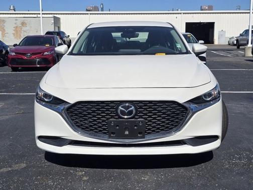Snowflake White Pearl Mica 2022 Mazda Mazda3 FWD