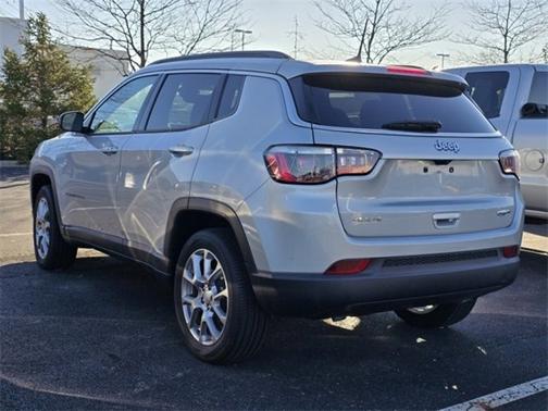 2024 Jeep Compass Latitude Lux