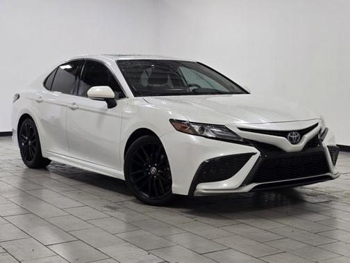2024 Toyota Camry Hybrid SE