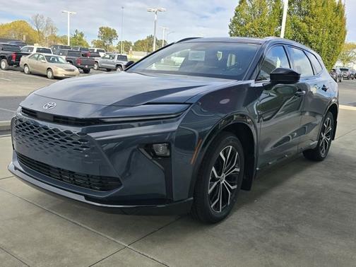 2025 Toyota Crown Signia XLE