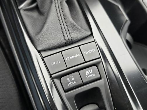 Ice 2025 Toyota Camry LE