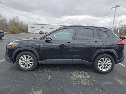 2025 Toyota Corolla Cross LE