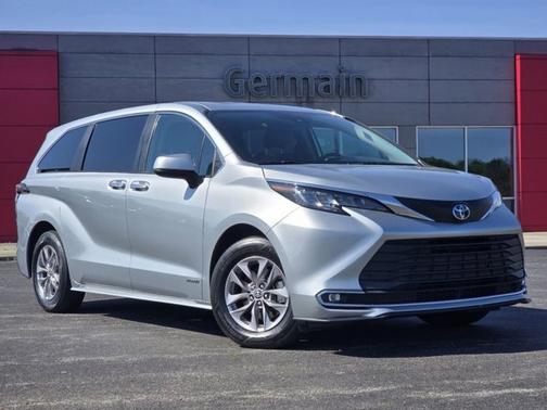 Celestial Silver Metallic 2021 Toyota Sienna XLE 8 Passenger