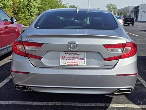 Crystal Black Pearl 2018 Honda Accord Touring