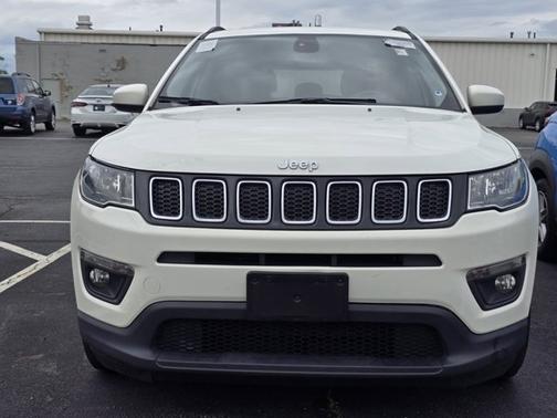2020 Jeep Compass Latitude w/Sun/Wheel Pkg