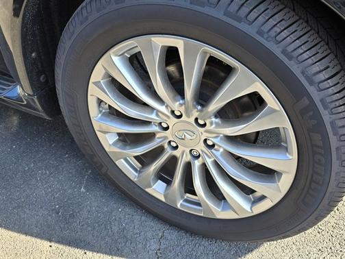 2017 INFINITI QX80 Base