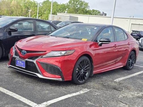 Supersonic Red/Midnight Black Metallic 2022 Toyota Camry XSE