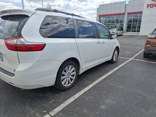 2017 Toyota Sienna XLE