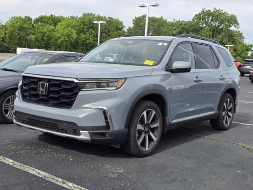 Sonic Gray Pearl 2024 Honda Pilot Touring 8-Passenger