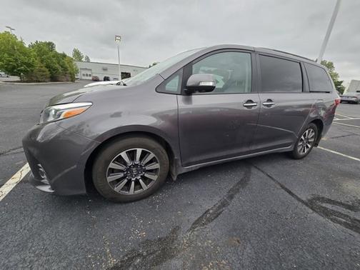 2020 Toyota Sienna XLE