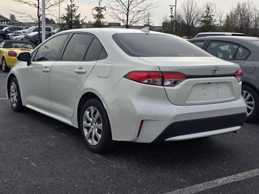 Blizzard Pearl 2020 Toyota Corolla LE