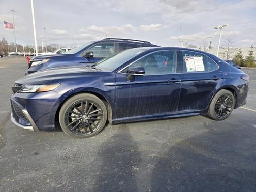2021 Toyota Camry Hybrid XSE