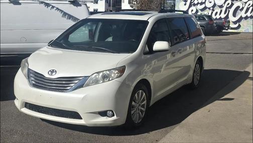 2017 Toyota Sienna XLE