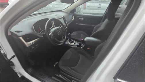 Bright White Clearcoat 2015 Jeep Cherokee Latitude