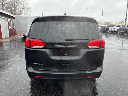 2022 Chrysler Voyager LX
