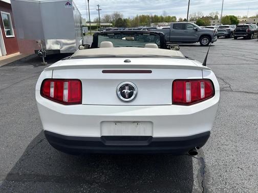 Performance White 2010 Ford Mustang Premium
